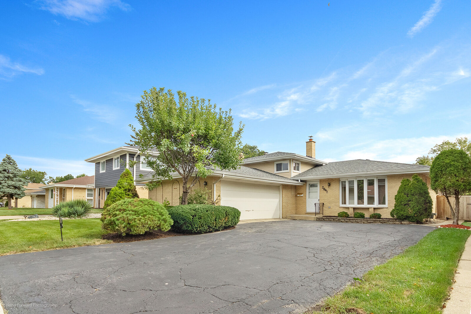 Property Photo: 2847 Buckingham Avenue IL 60154