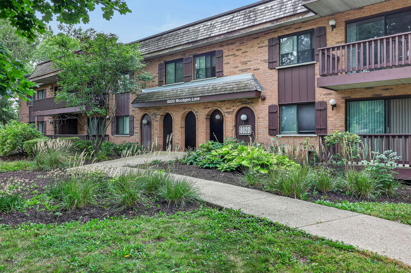 Property Photo:  8020 Woodglen Lane 202  IL 60516 