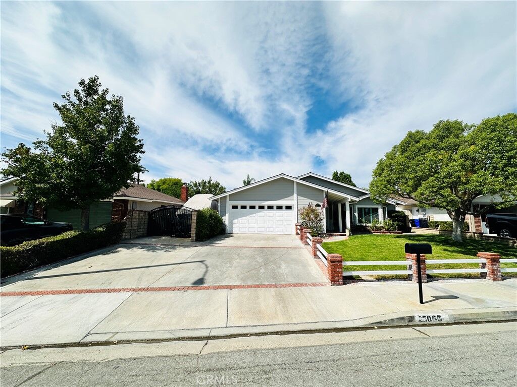 Property Photo: 25065 Green Mill CA 91321