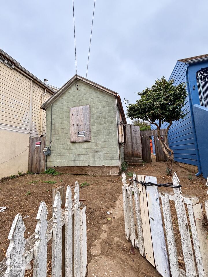 Property Photo:  1279 Gilman Avenue  CA 94124 
