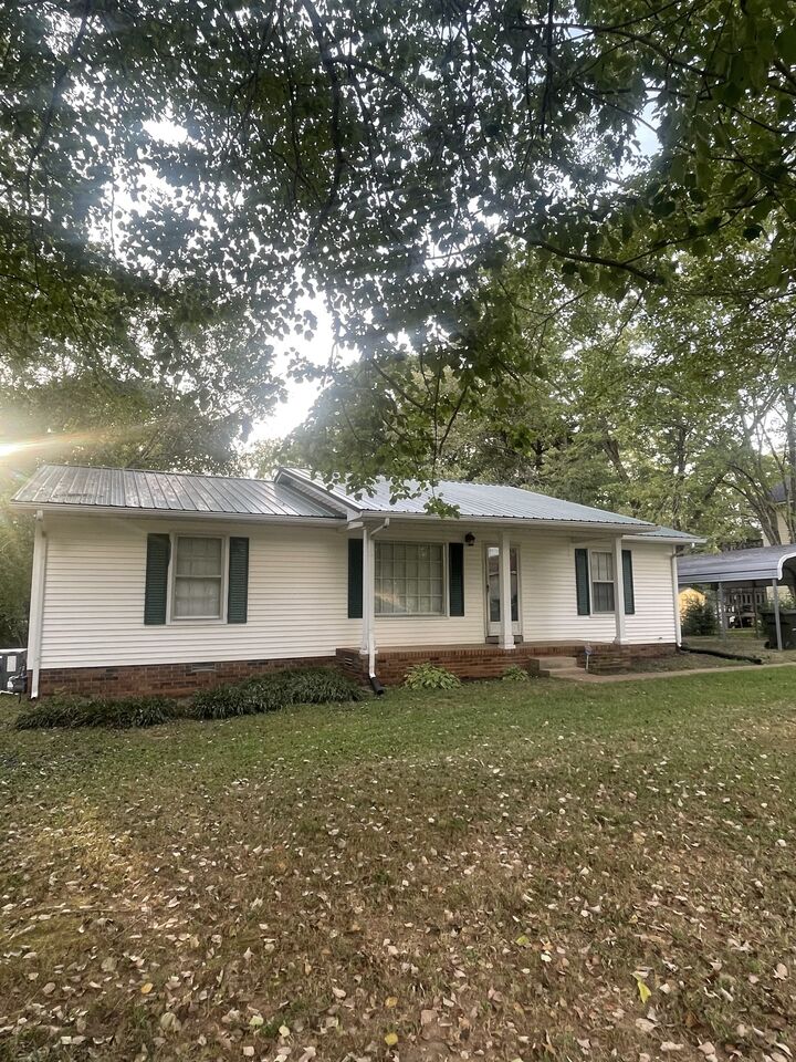 Property Photo: 601 Herb Dr TN 38464