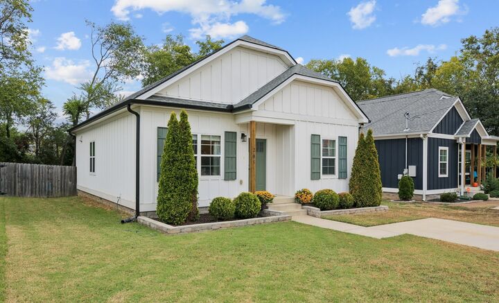 Property Photo:  205 Welworth St  TN 37115 
