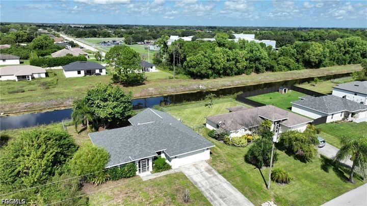 Property Photo:  528 Empire Avenue S  FL 33974 