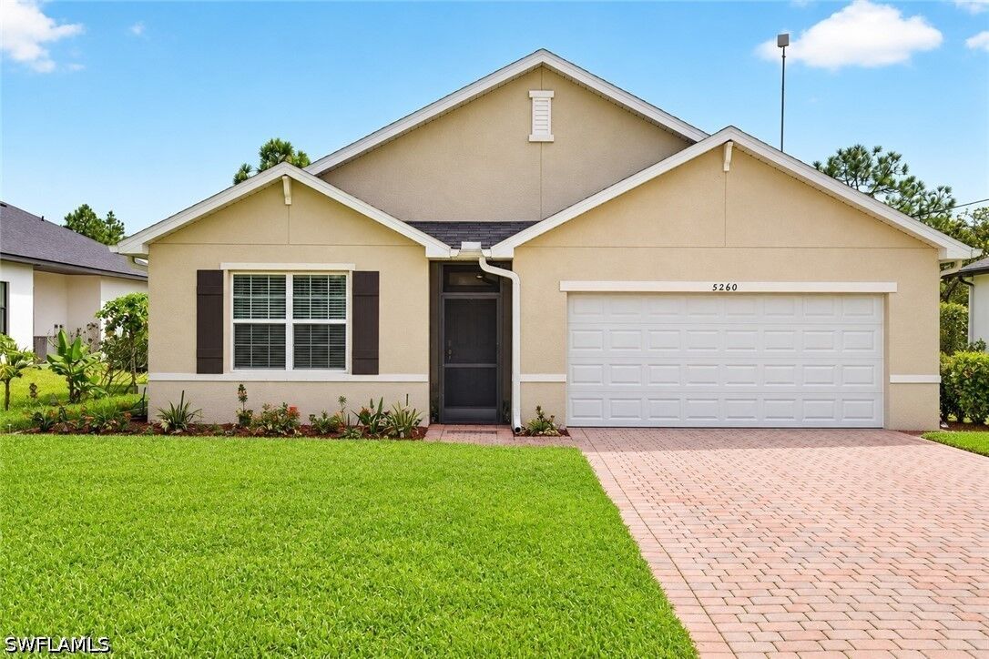 Property Photo: 5260 44th Street NE FL 34120