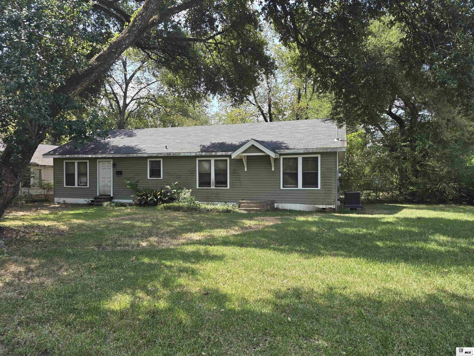 Property Photo:  1215 Parnell Street  LA 71291 