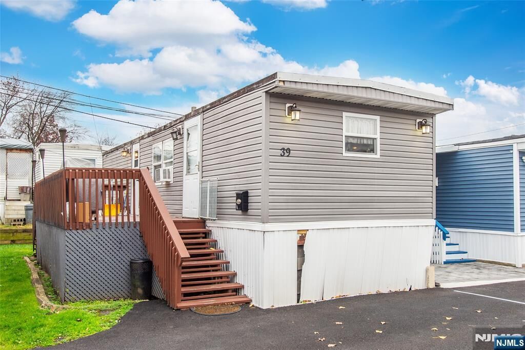 Property Photo:  39 Helen  NJ 07074 