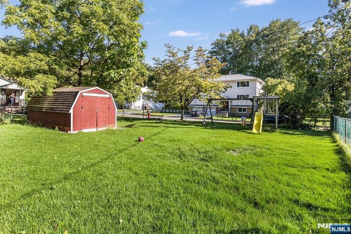 Property Photo:  51 Ringwood Avenue  NJ 07442 