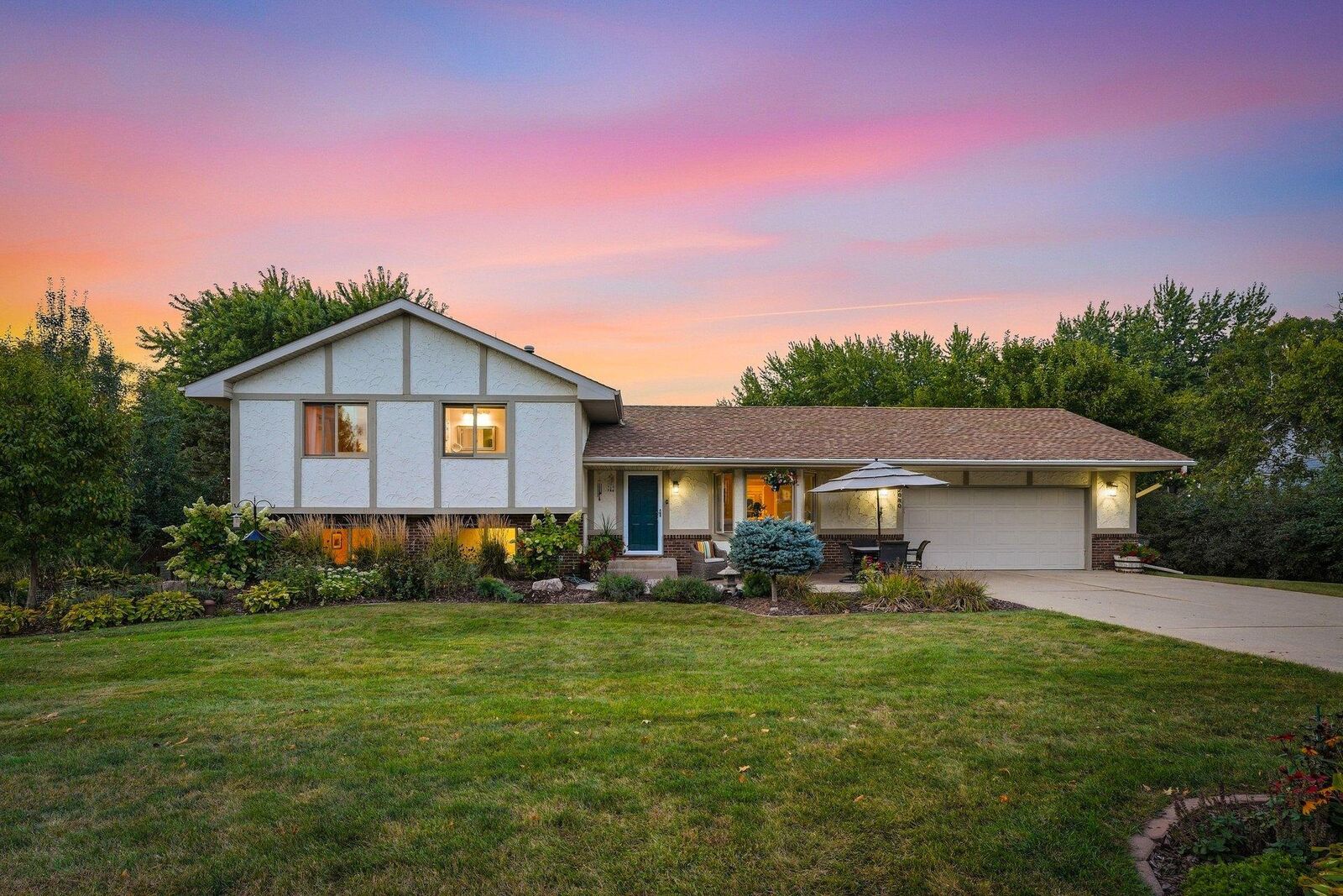 Property Photo:  2080 Kelzer Pond Drive  MN 55386 