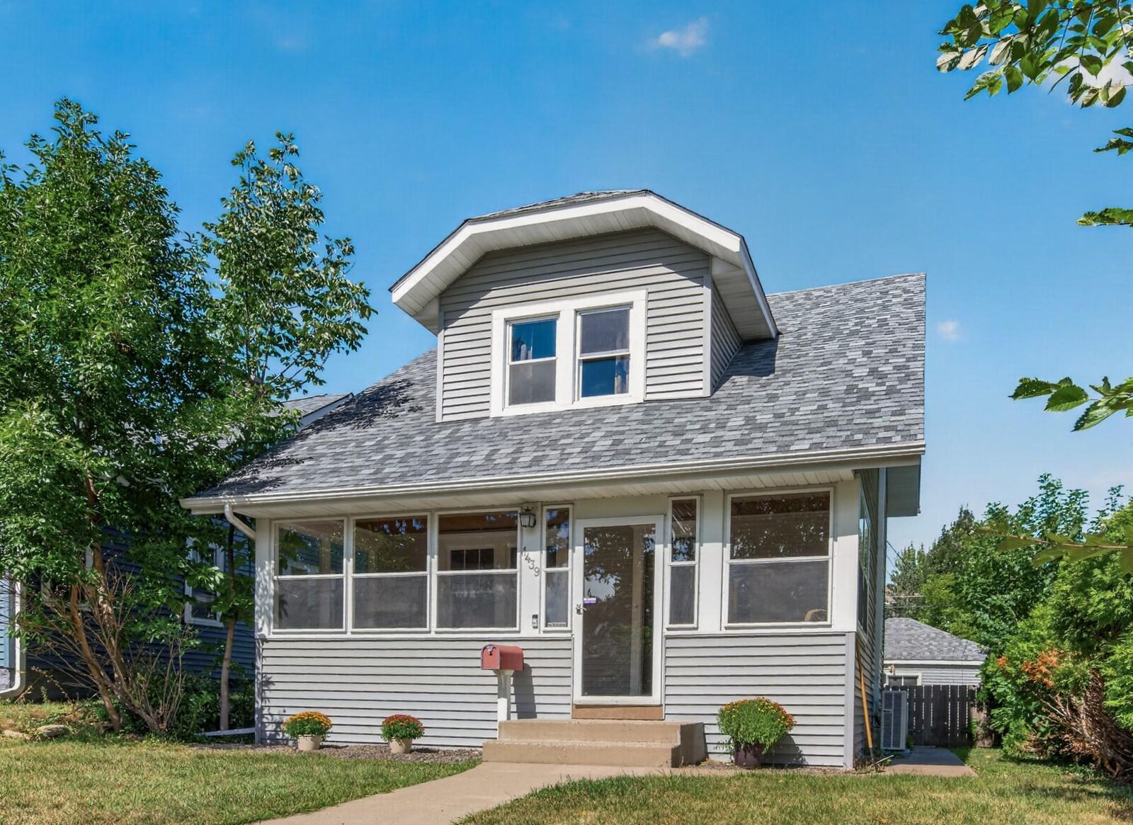 Property Photo: 1439 Stanford Avenue MN 55105