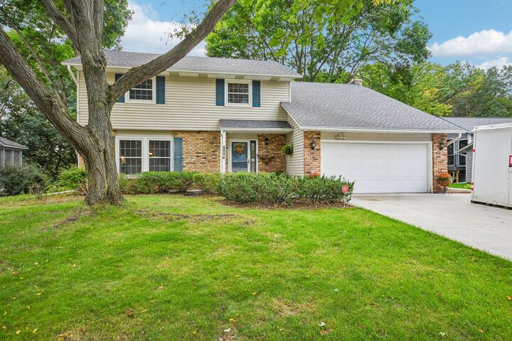 Property Photo:  800 Nightingale Boulevard  MN 55082 