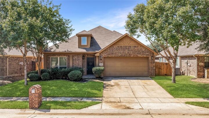 Property Photo: 1208 Ponderosa Drive TX 76227