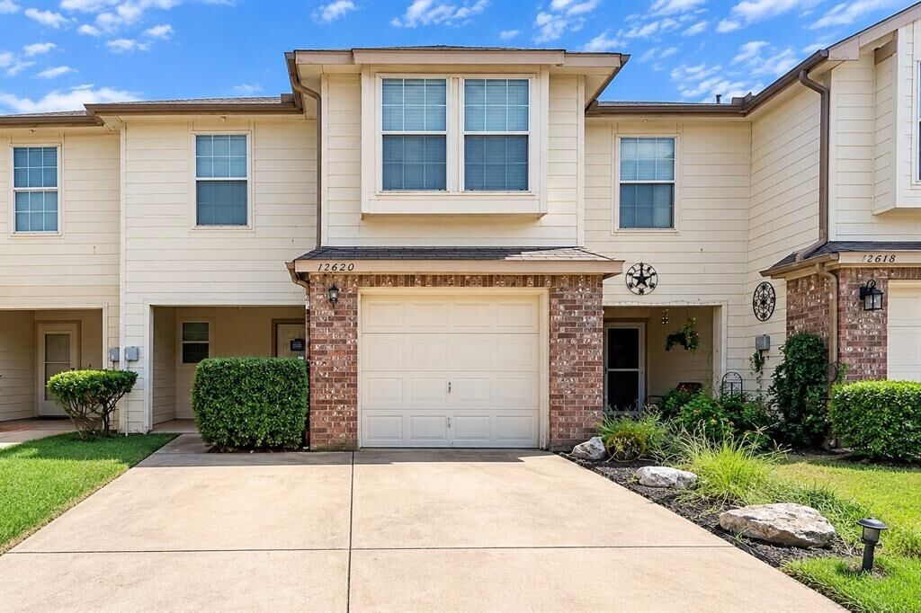 Property Photo: 12620 Bay Avenue TX 76040