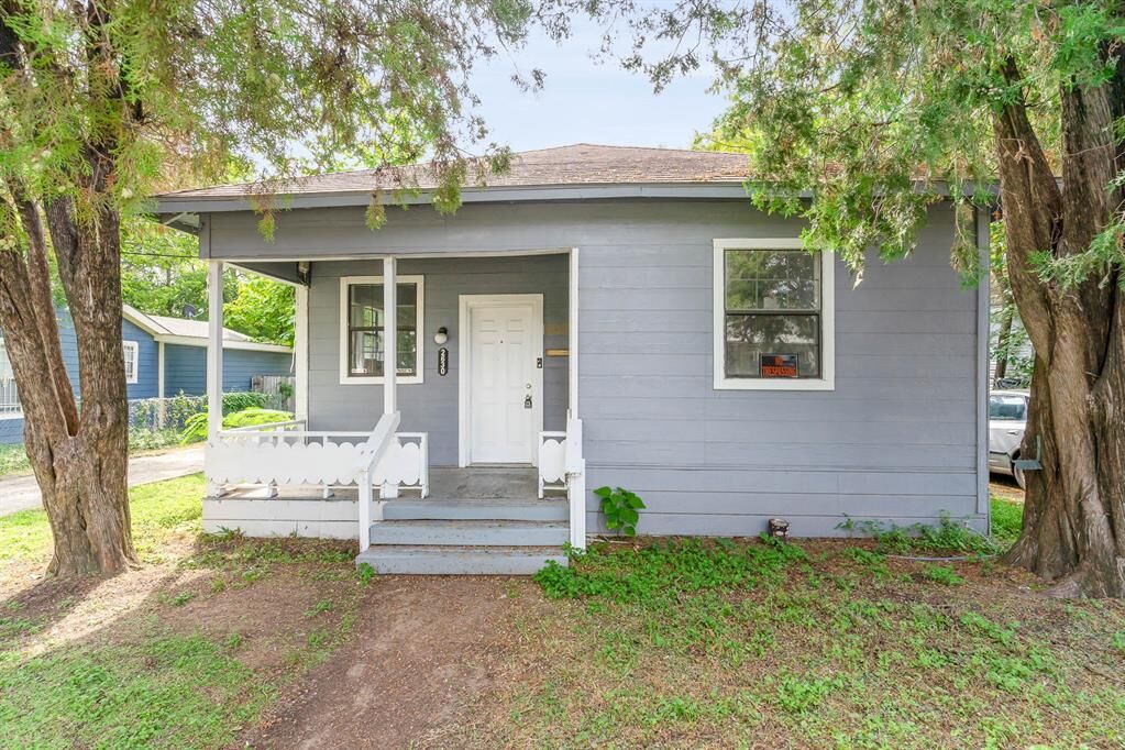 Property Photo:  2630 Lenway Street  TX 75215 