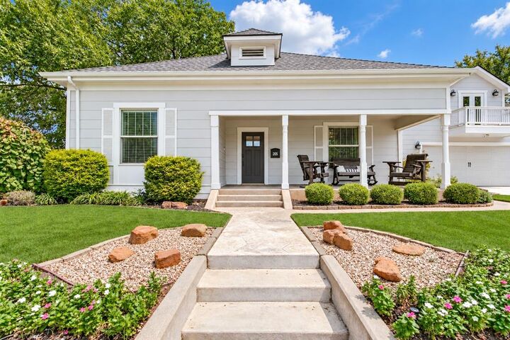 Property Photo: 205 S Dooley Street TX 76051