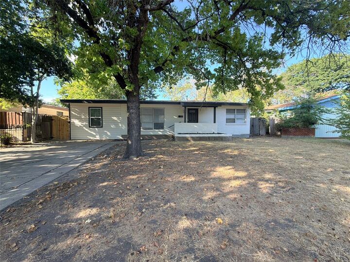 Property Photo: 2309 Ballycastle Drive TX 75228