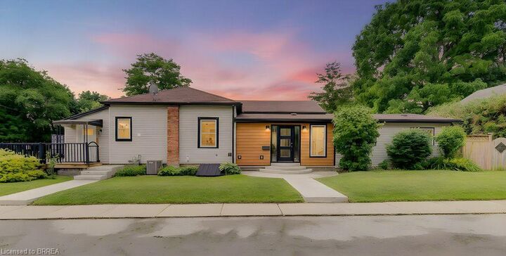Property Photo:  17 Amelia Street  ON N3L 1Z4 