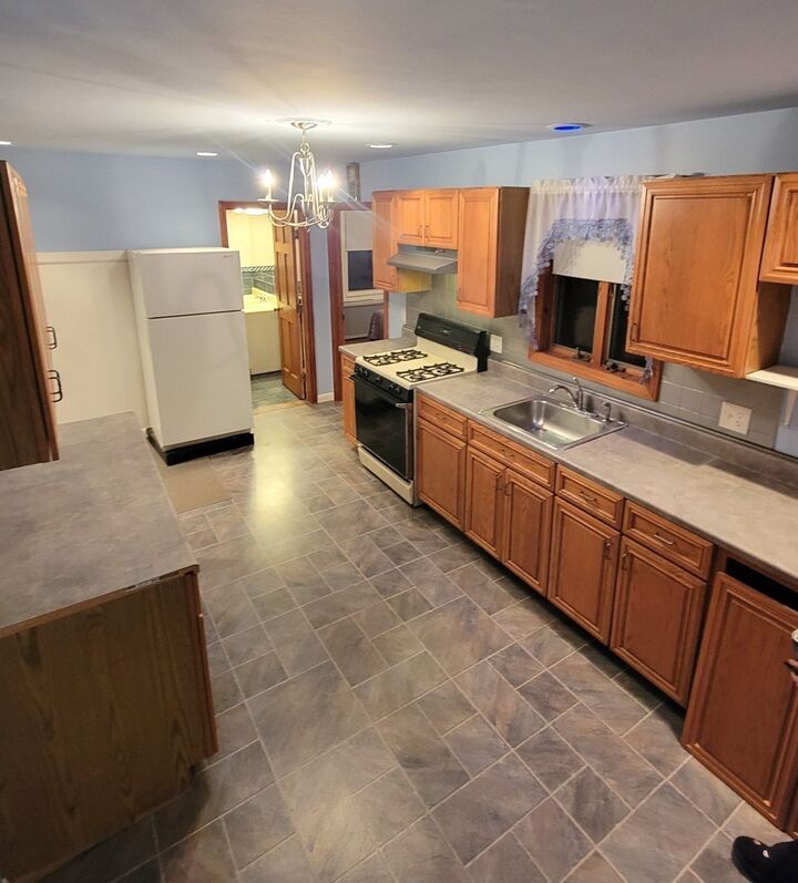 Property Photo:  185 Dracut St  MA 01854 