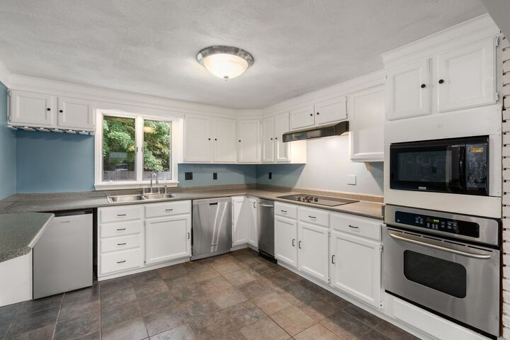 Property Photo:  11 Munroe Dr  MA 02762 