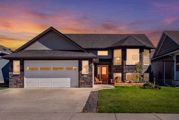 Property Photo:  142 Westview Drive  AB T0L 1R0 