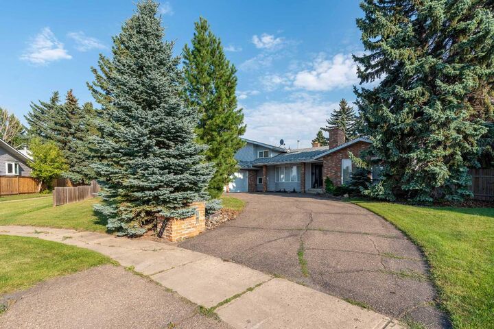 Property Photo:  3003 55A Avenue  AB T9V 1S3 