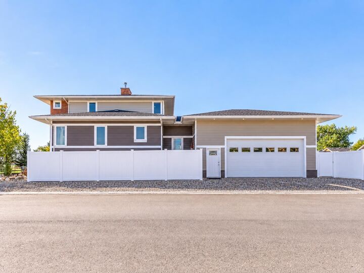 Property Photo: 147 S 4 Street E AB T0K 1J0