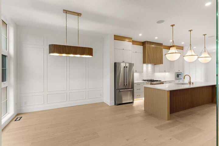 Property Photo:  2811 35 Street SW  AB T3E 2Y4 