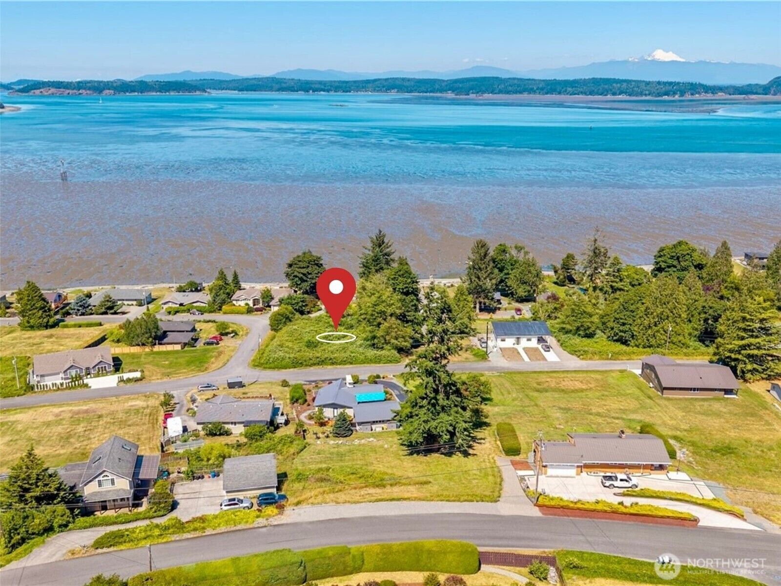 Property Photo: 651 E Maplewood Loop WA 98277