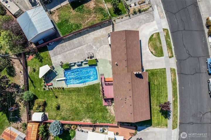 Property Photo:  917 S Dahlia Drive  WA 98837 