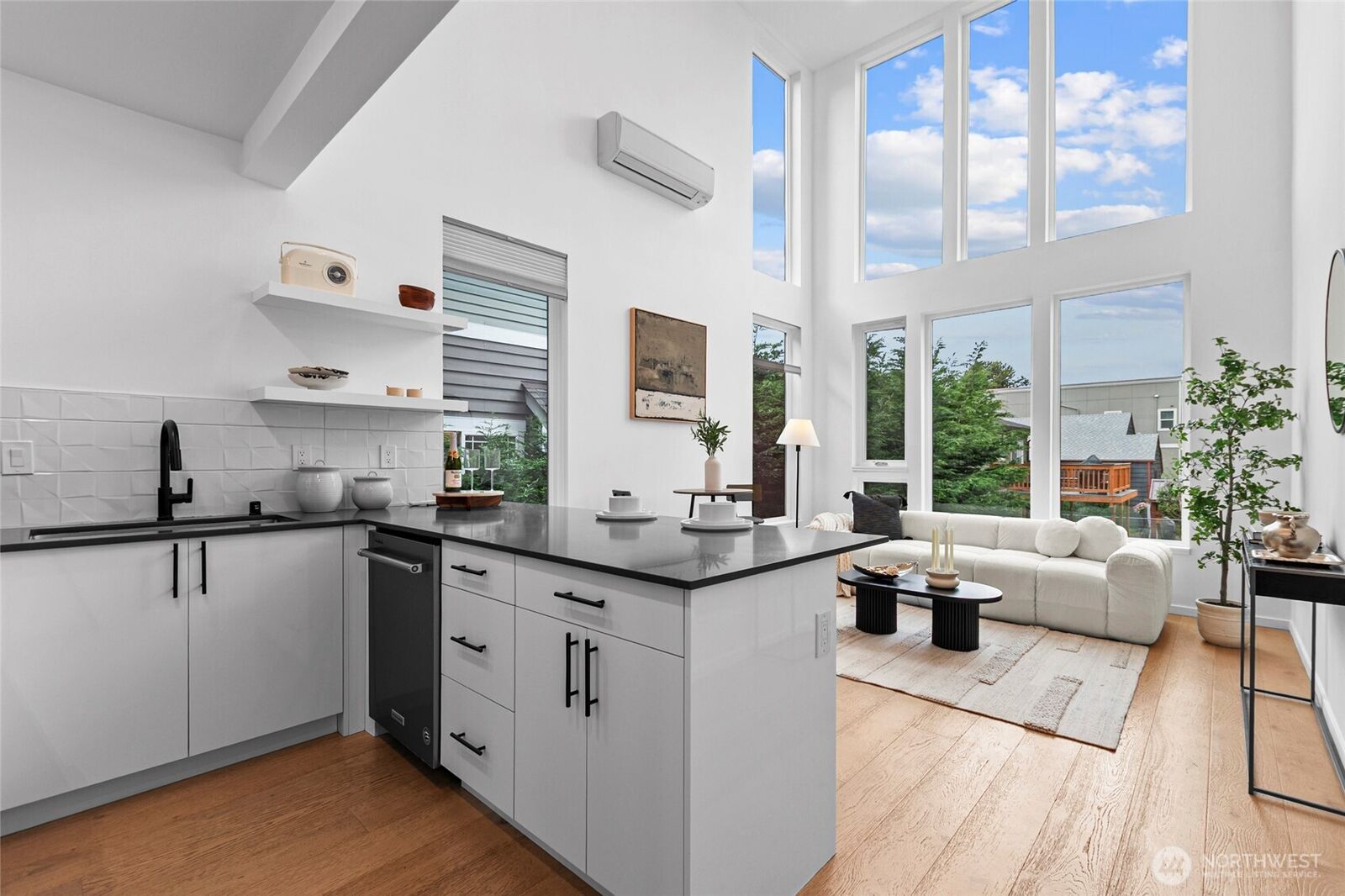 Property Photo: 2612 E Yesler Way WA 98122