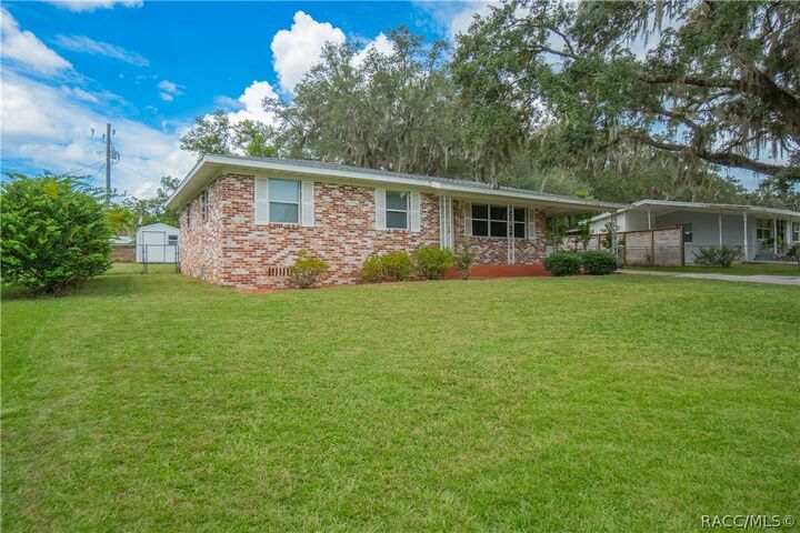 Property Photo:  658 SE 33rd Avenue  FL 34471 