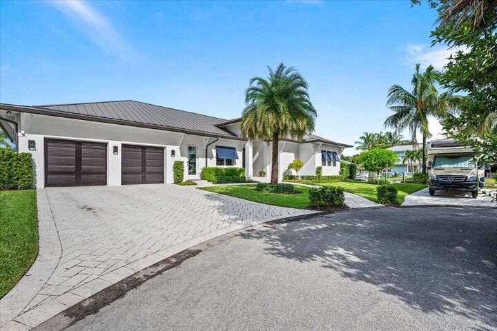 Property Photo: 934 N Loxahatchee Drive FL 33458