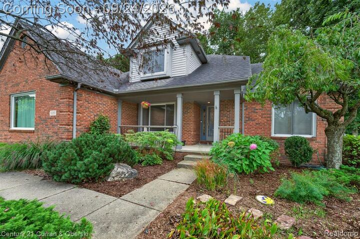 Property Photo:  1230 Cottonwood Street  MI 48360 