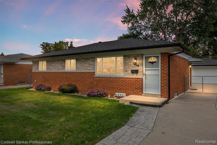 Property Photo:  13323 Pomona Drive  MI 48312 
