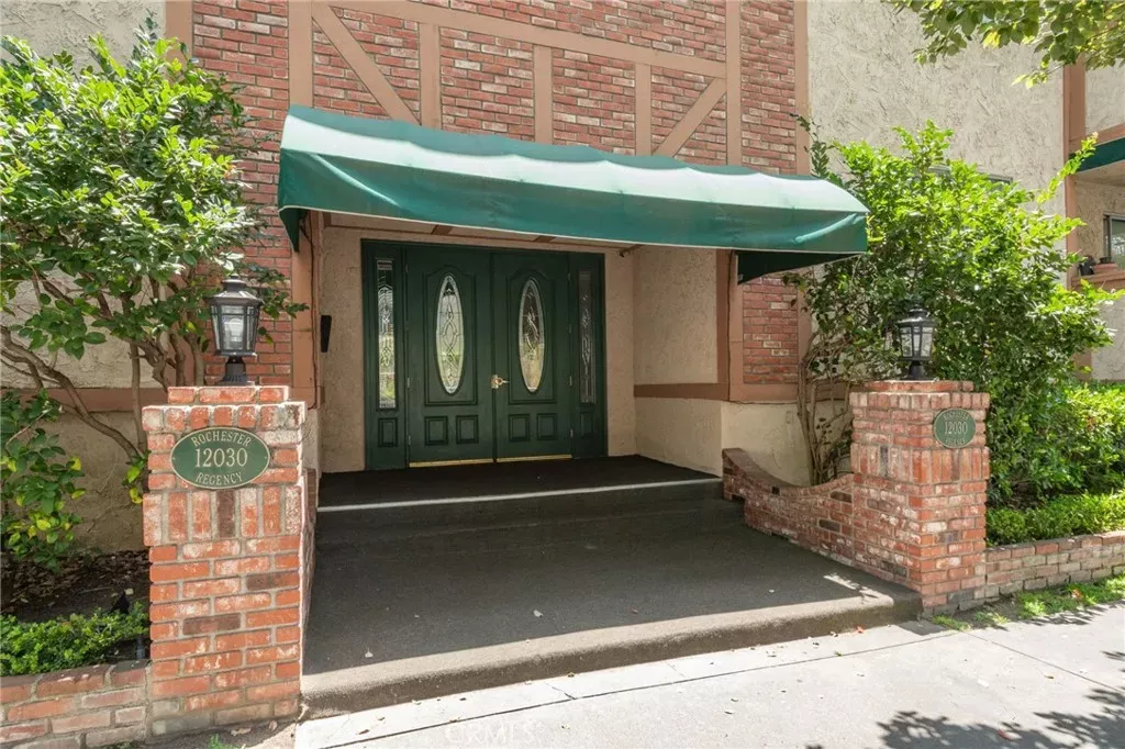 Property Photo:  12030 Rochester 107  CA 90025 