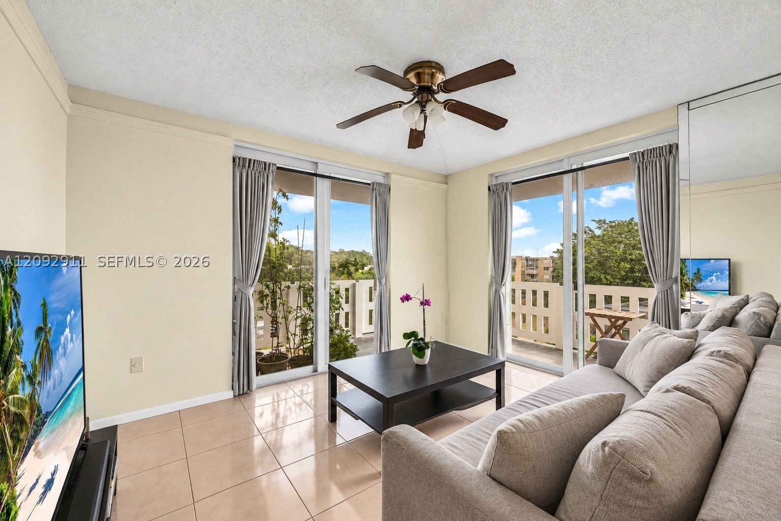 Property Photo:  919 Hillcrest Dr 401  FL 33021 