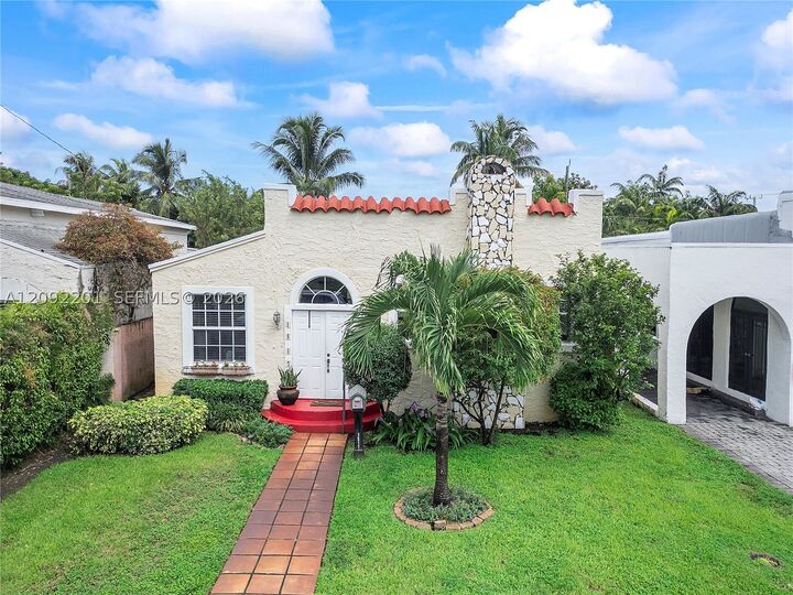 Property Photo:  1517 Adams St  FL 33020 