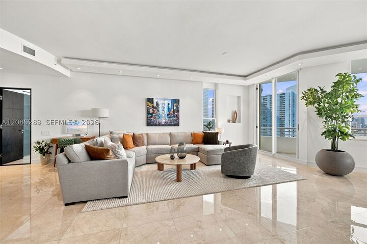 Property Photo:  888 Brickell Key Dr 2912  FL 33131 