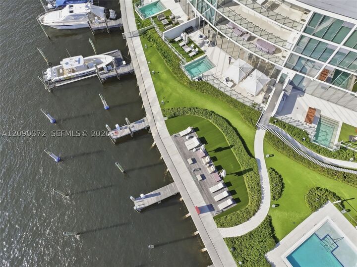 Property Photo: 725 S Ocean Blvd 105 FL 33432