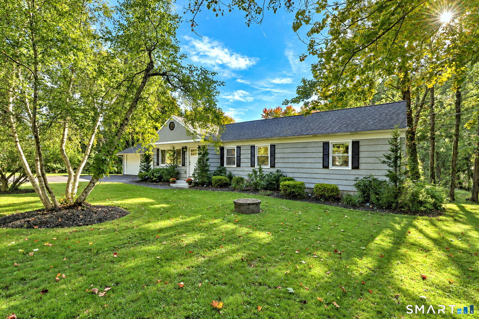 Property Photo:  85 Walnut Street  CT 06468 