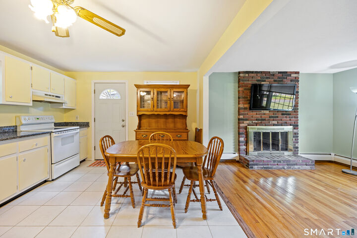 Property Photo:  19 Oak Street  CT 06492 