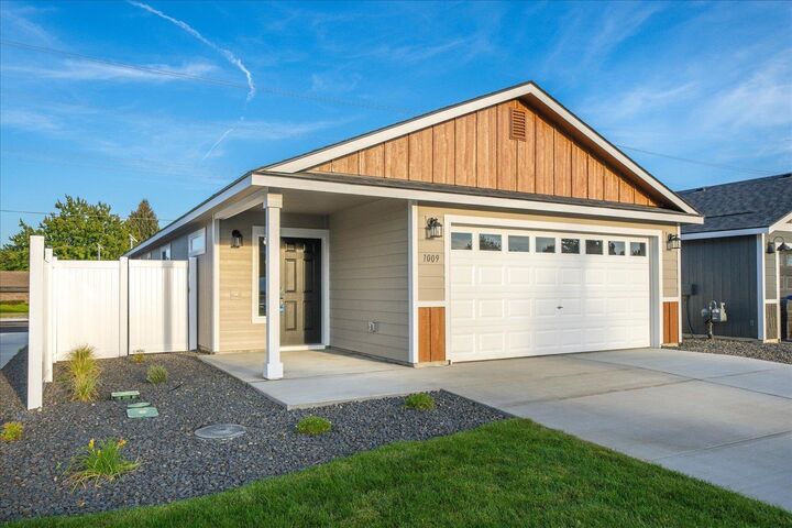 Property Photo: 1009 S Century Rd WA 99037
