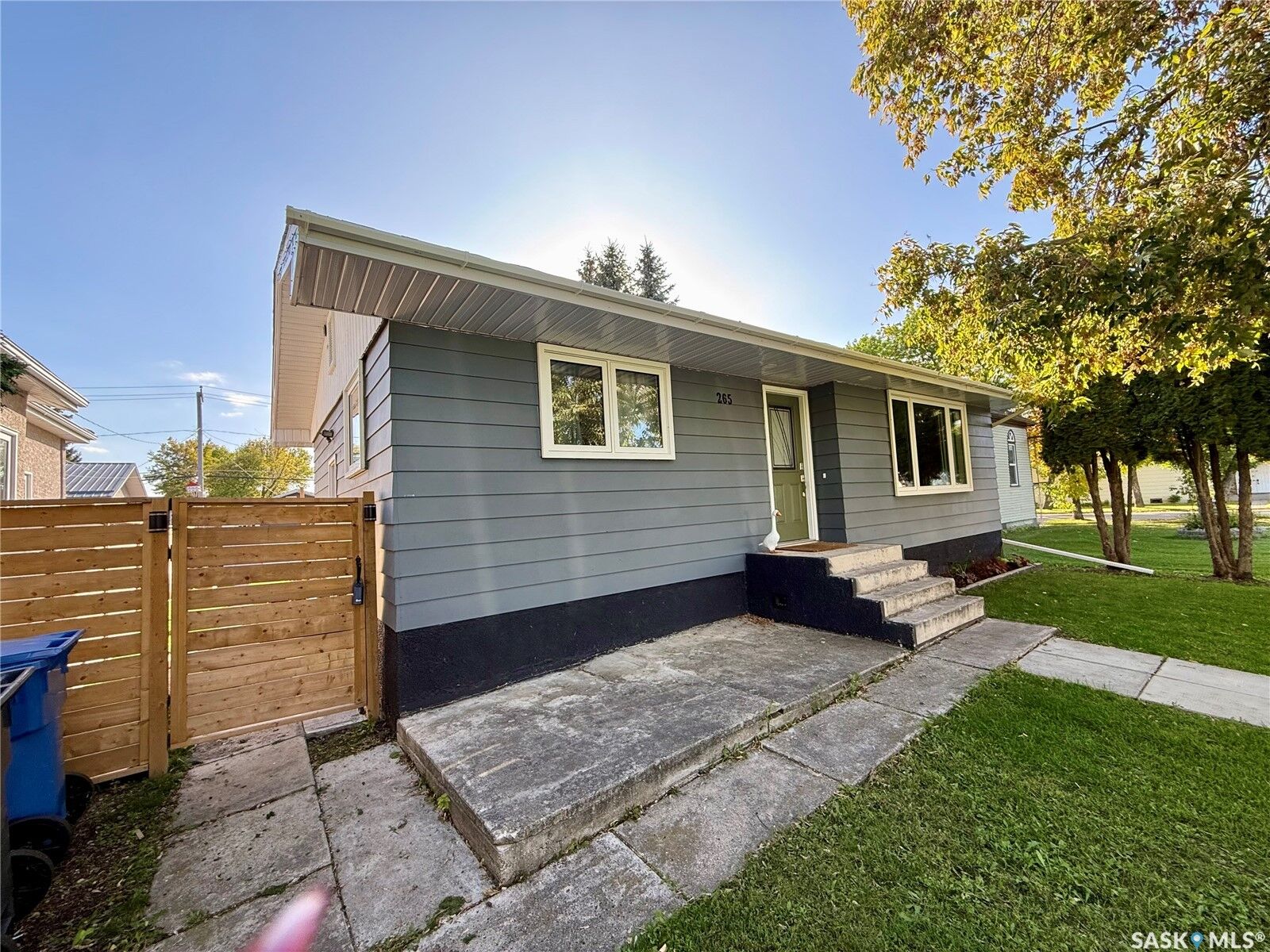 Property Photo:  265 5th Avenue W  SK S0A 2P0 