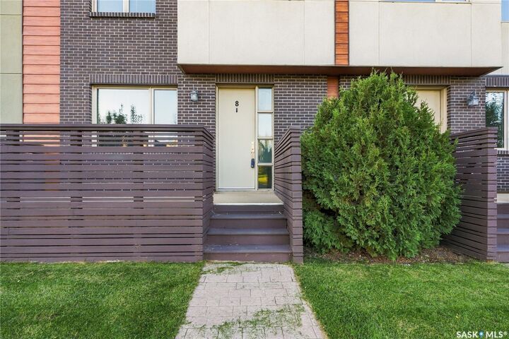 Property Photo:  103 Willis Crescent 8  SK S7T 0X9 