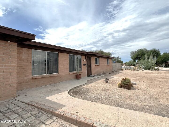 Property Photo:  701 W Edgewater Drive  AZ 85704 