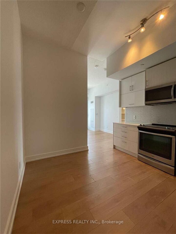 Property Photo: 128 Fairview Mall Drive 419 ON M2J 0E8