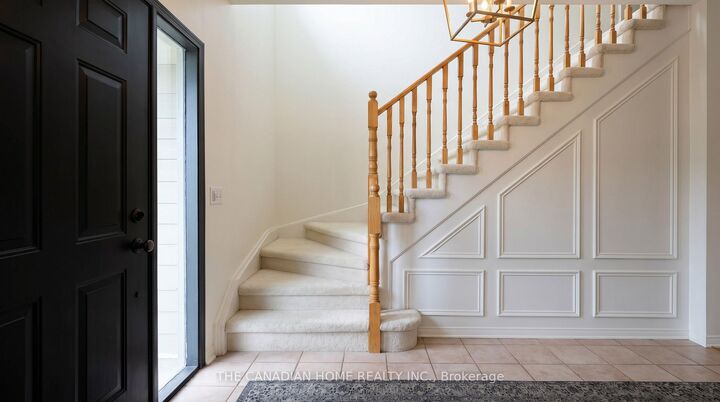 Property Photo:  833 Scollard Court 98  ON L5V 2B4 