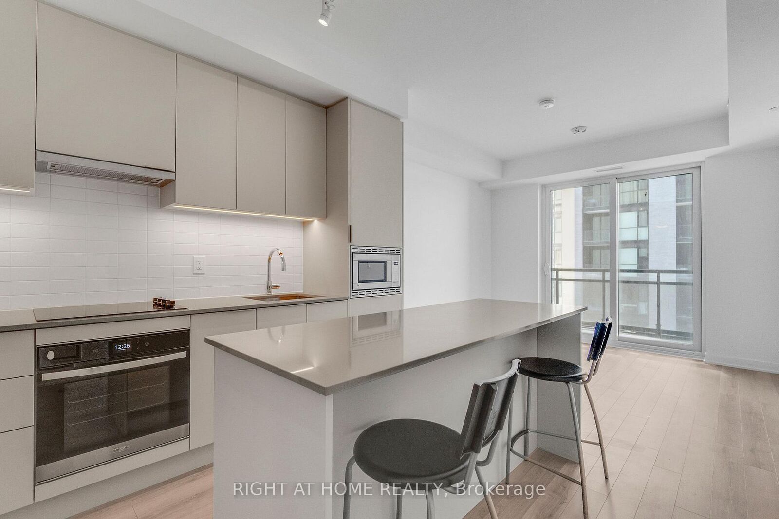 Property Photo:  3071 Trafalgar Road 902  ON L6H 8C6 
