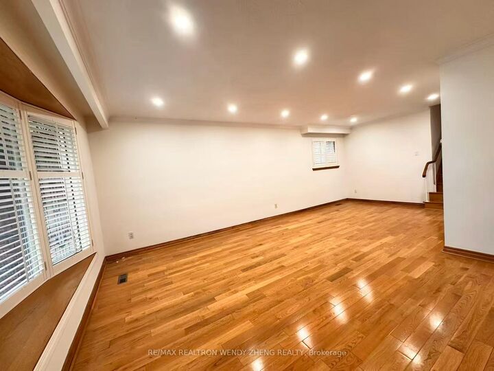Property Photo: 14 Scotland Road Main And Upper ON M1S 1L6