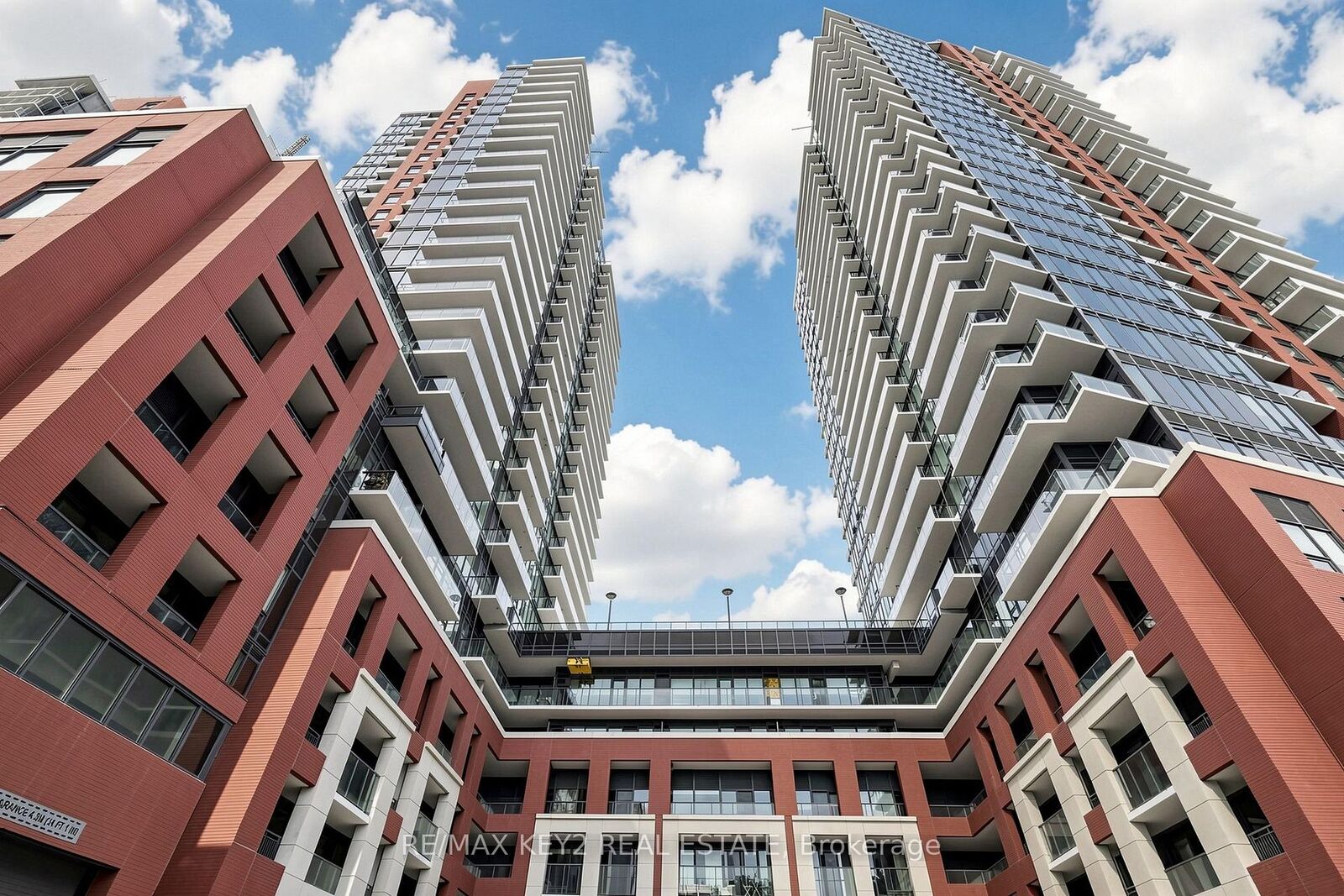 Property Photo:  4010 Eglinton Avenue W 2104  ON M9A 0G5 