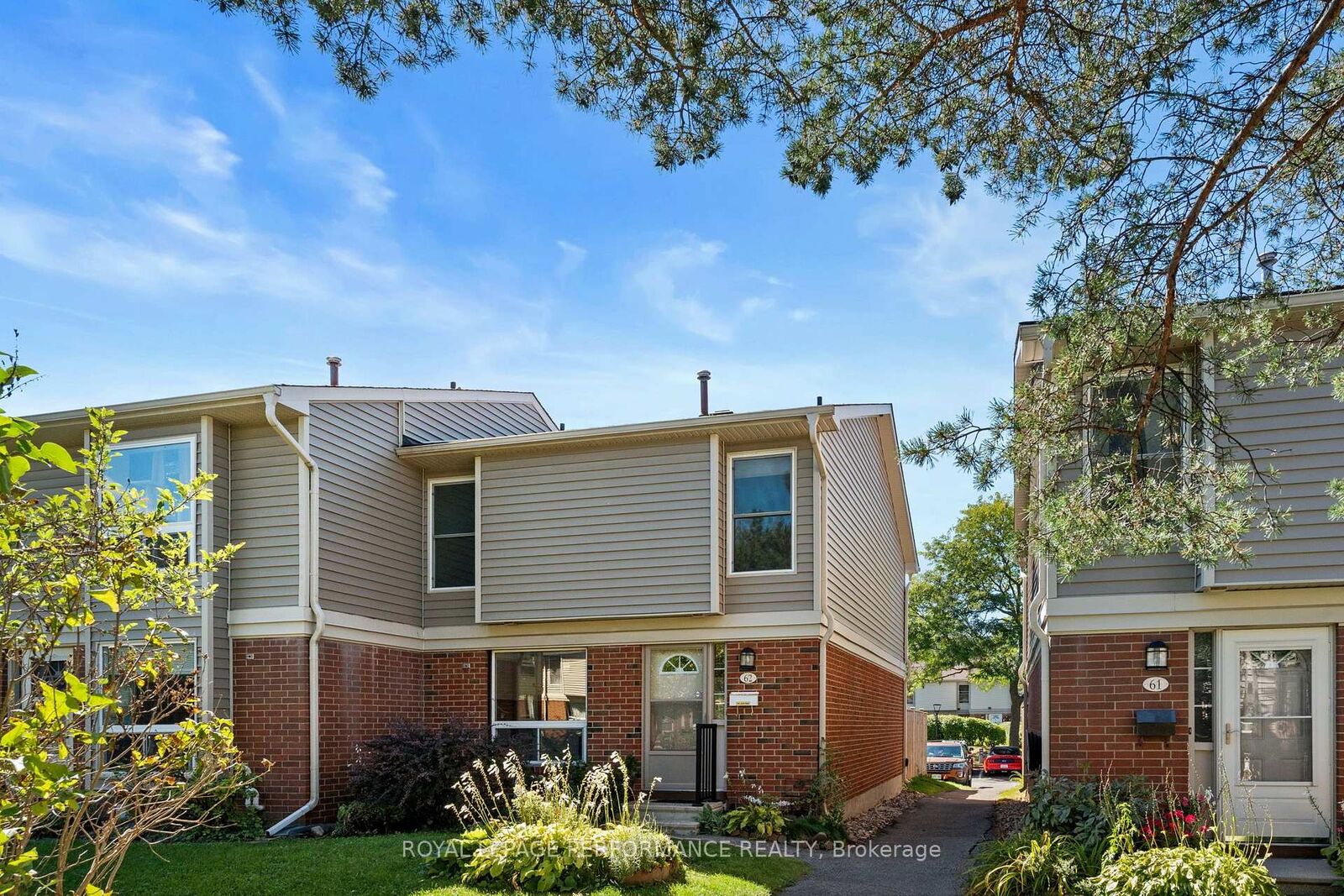 Property Photo:  820 Cahill Drive W 62  ON K1V 9K4 